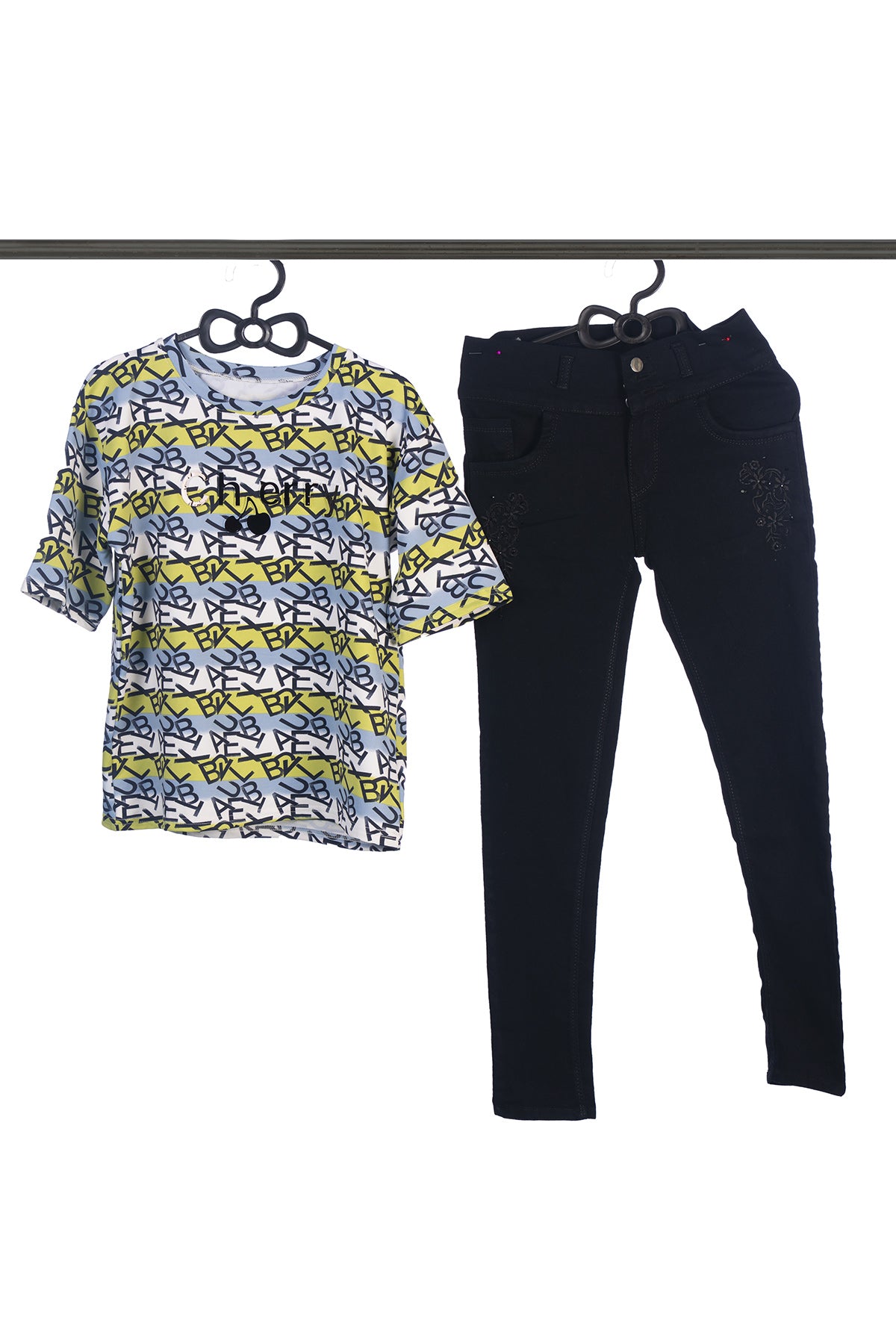 Silakaari Aaima Kids Green Printed T-Shirt With Black Jeans For Girls